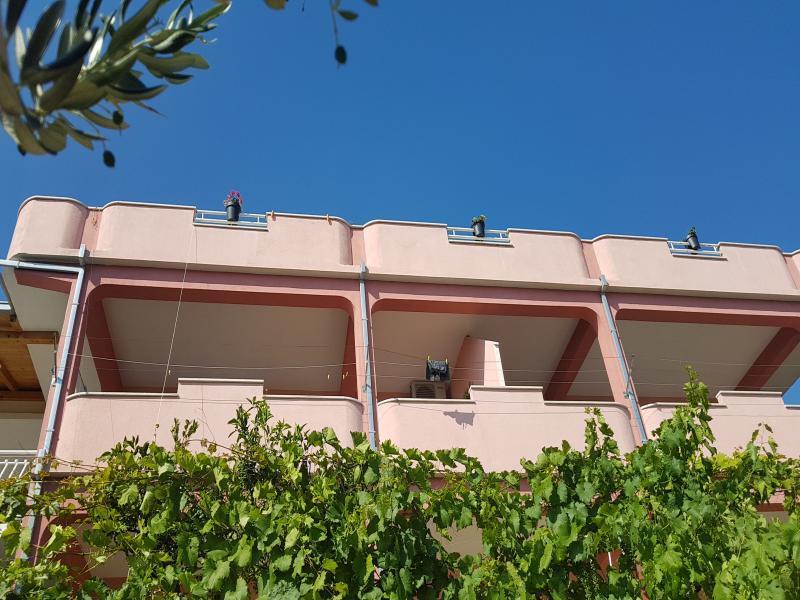 Apartments Coko Omiš Eksteriør bilde
