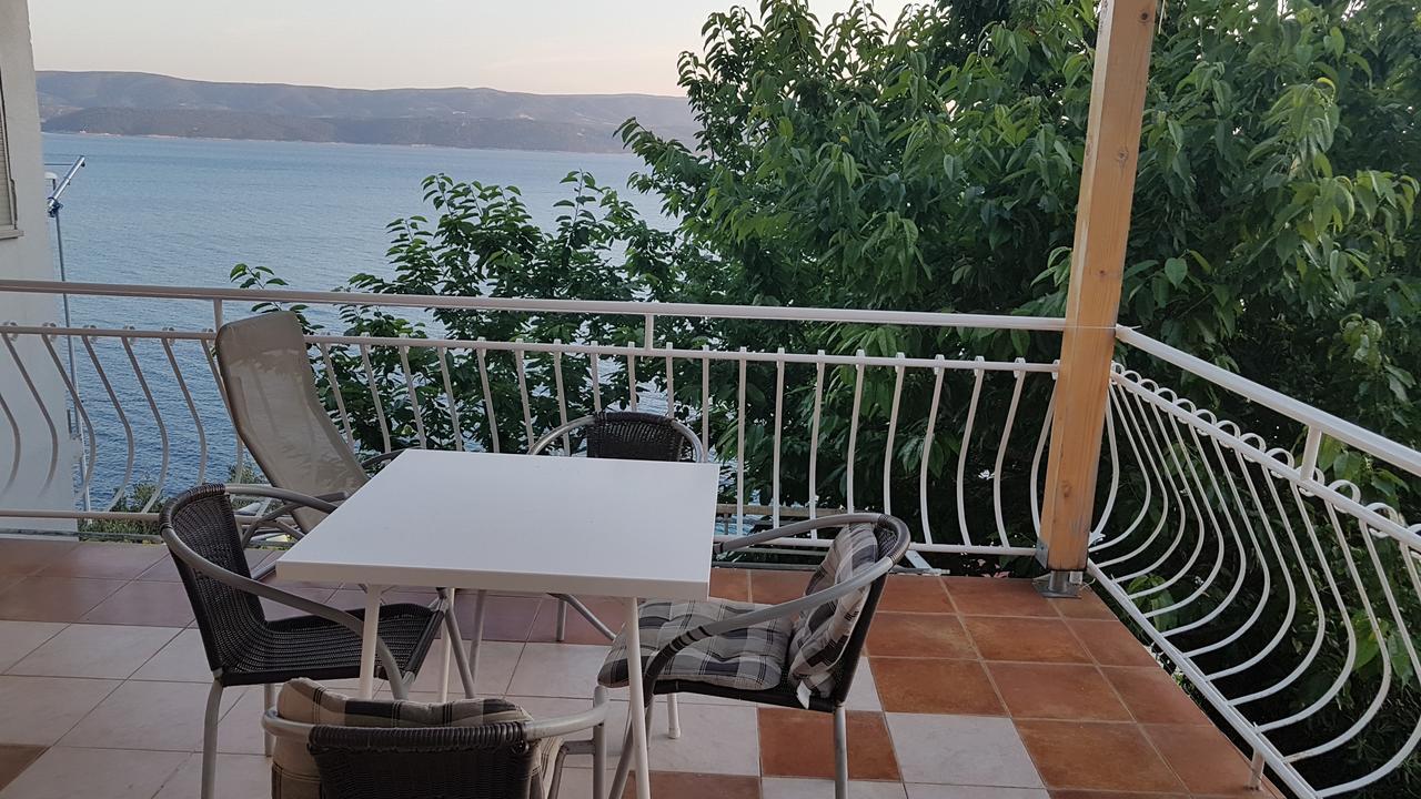 Apartments Coko Omiš Eksteriør bilde